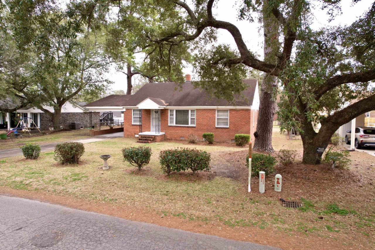 1738 Jasper St. Photo 4