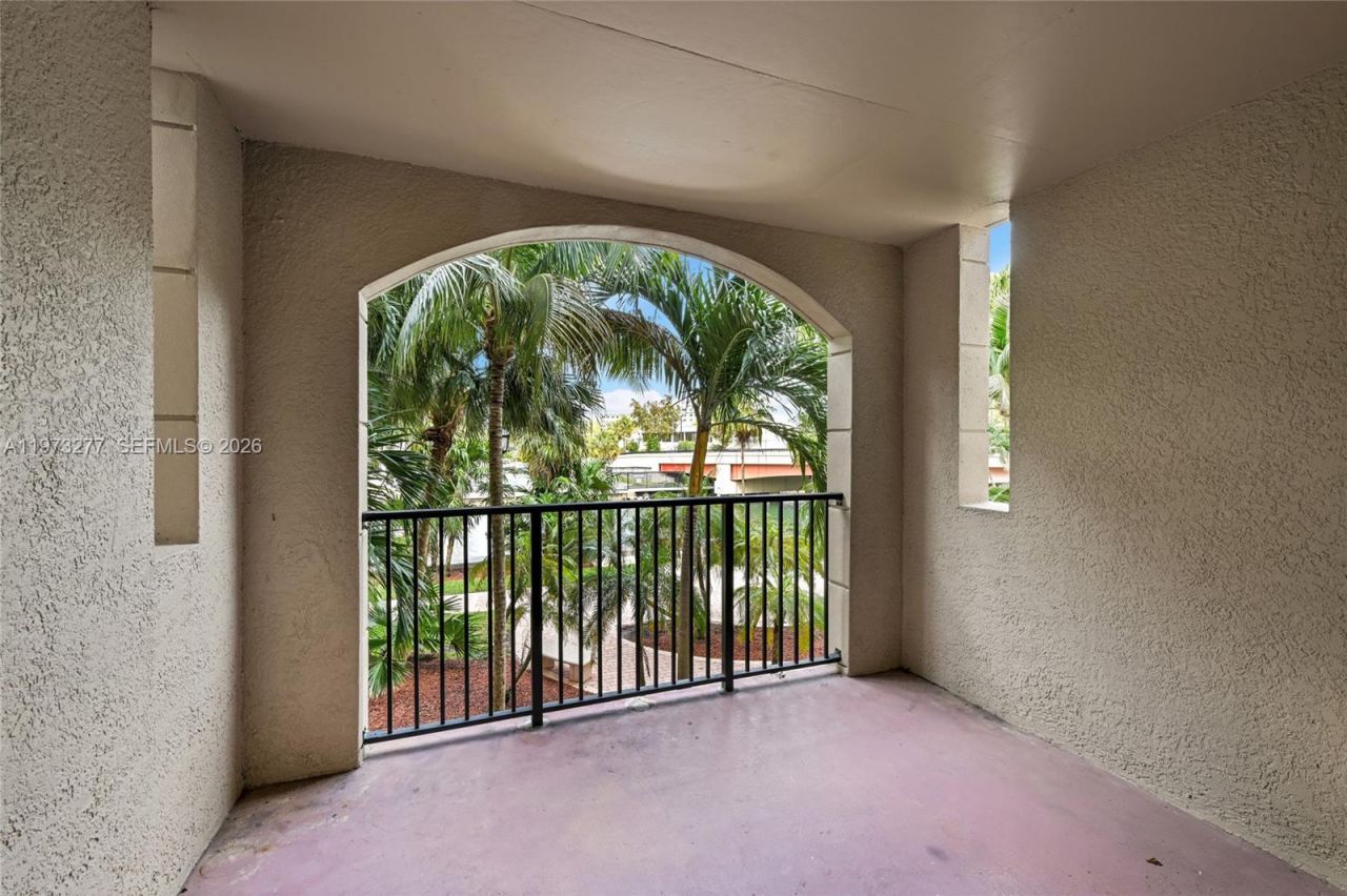 17150 N Bay Rd, Unit 2210, Sunny Isles Beach, FL 33160 Photo