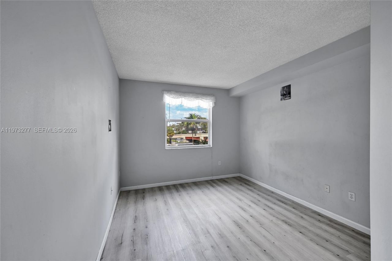 17150 N Bay Rd, Unit 2210, Sunny Isles Beach, FL 33160 Photo