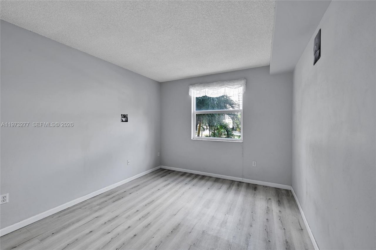 17150 N Bay Rd, Unit 2210, Sunny Isles Beach, FL 33160 Photo