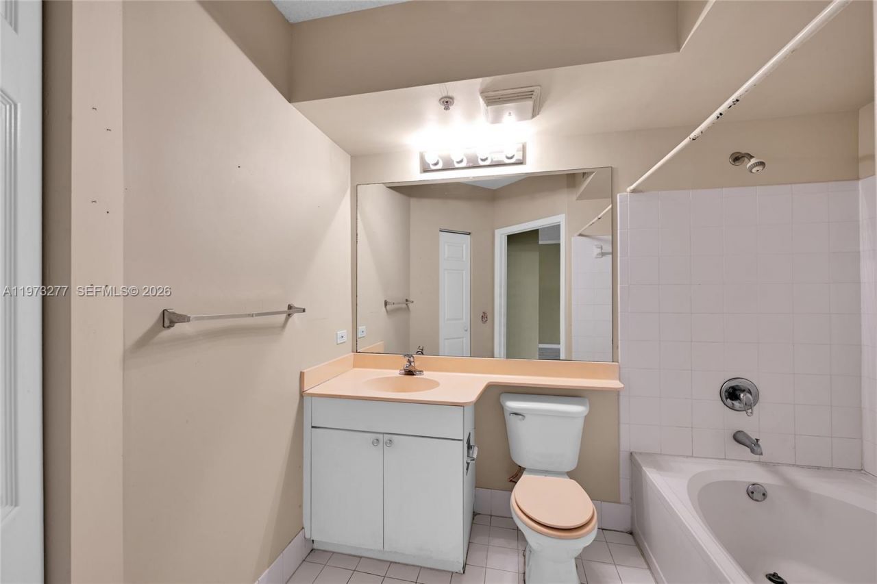 17150 N Bay Rd, Unit 2210, Sunny Isles Beach, FL 33160 Photo