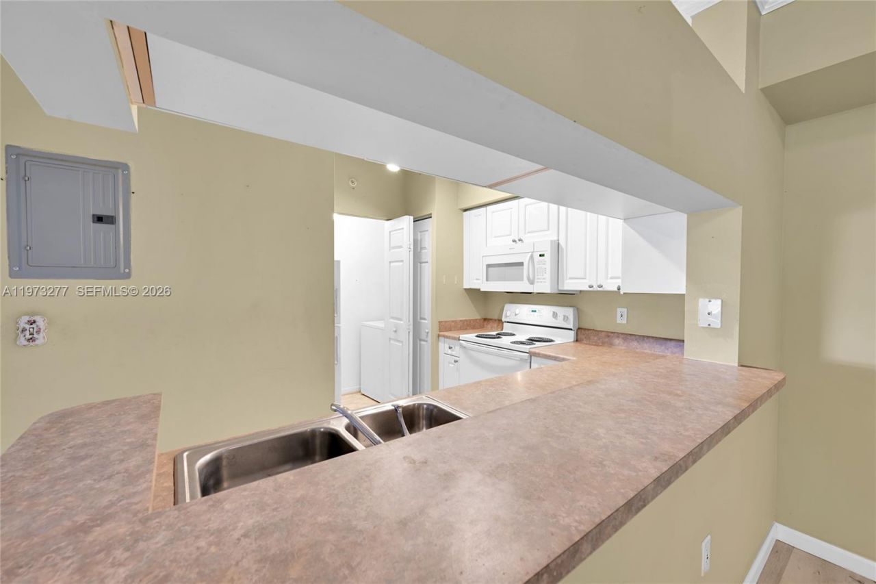 17150 N Bay Rd, Unit 2210, Sunny Isles Beach, FL 33160 Photo