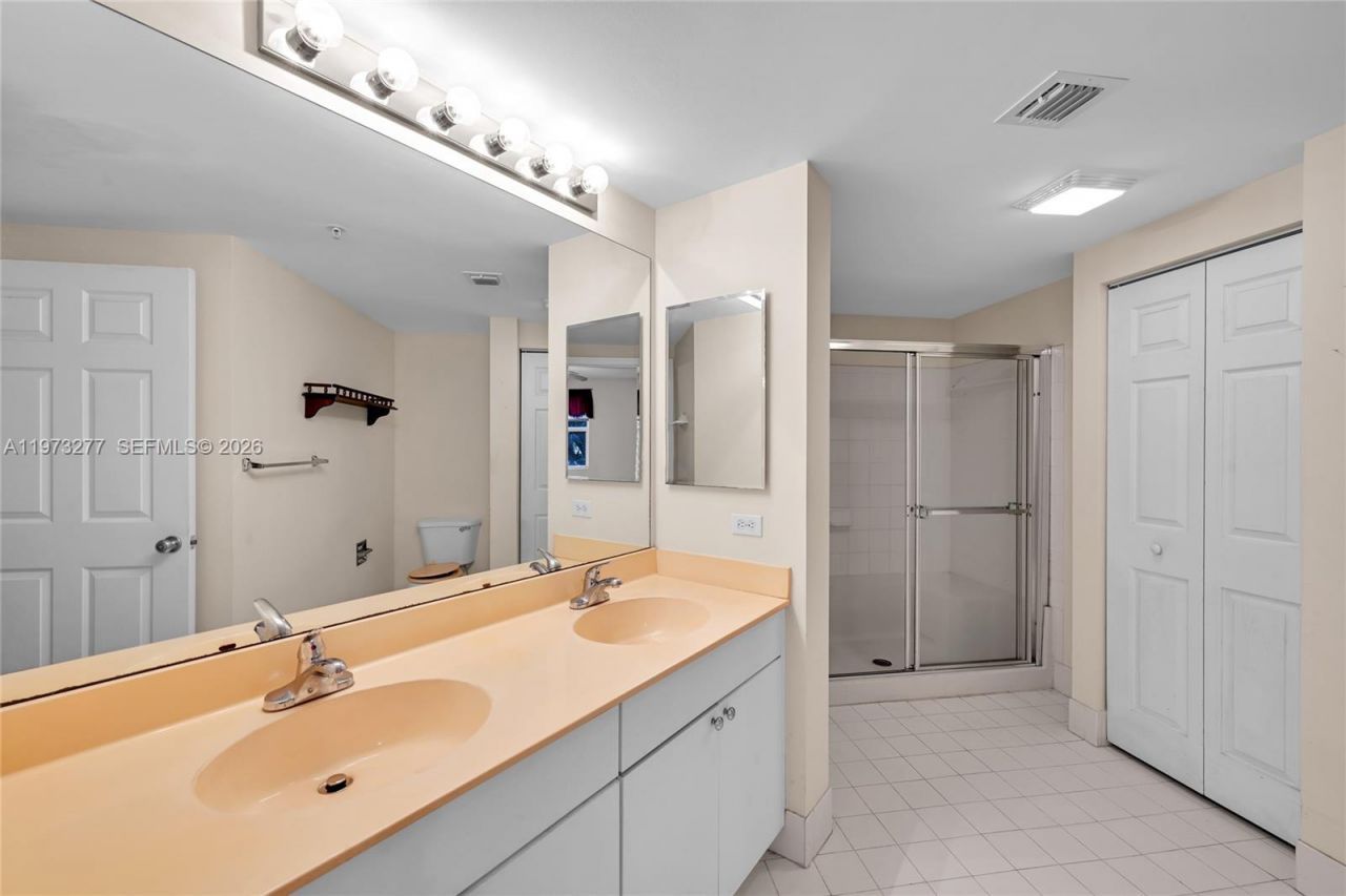 17150 N Bay Rd, Unit 2210, Sunny Isles Beach, FL 33160 Photo