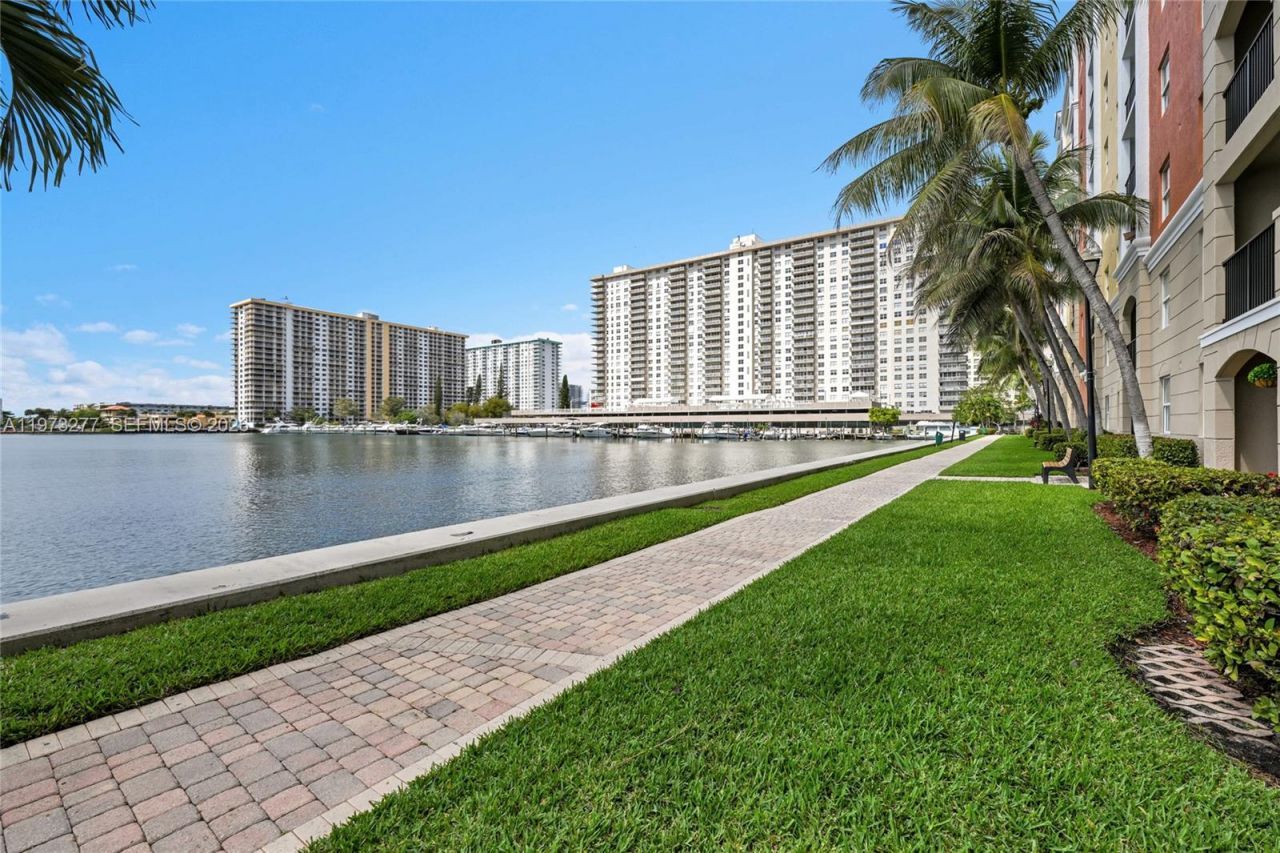 17150 N Bay Rd, Unit 2210, Sunny Isles Beach, FL 33160 Photo