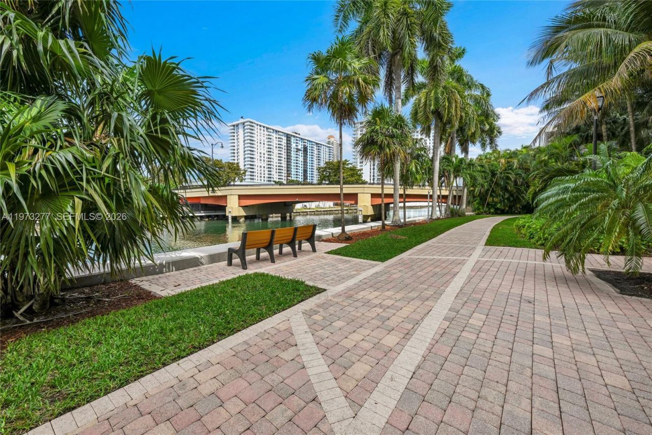 17150 N Bay Rd, Unit 2210, Sunny Isles Beach, FL 33160 Photo