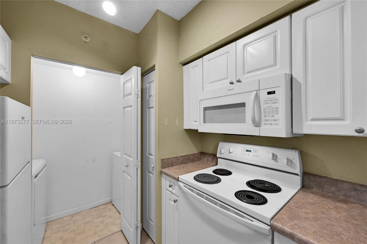 17150 N Bay Rd, Unit 2210, Sunny Isles Beach, FL 33160 Photo