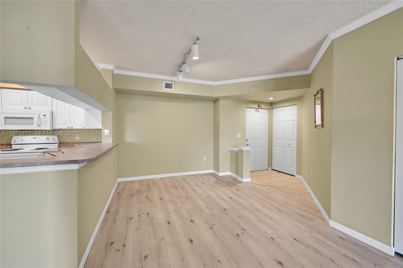 17150 N Bay Rd, Unit 2210, Sunny Isles Beach, FL 33160 Photo