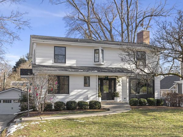 291 Spring Avenue , Glen Ellyn, IL 60137