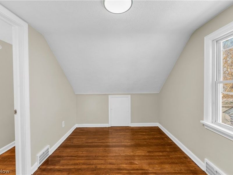 12004 Mortimer Avenue, Cleveland, OH 44111 Photo 18