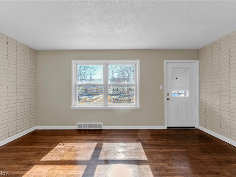 12004 Mortimer Avenue, Cleveland, OH 44111 Photo 4