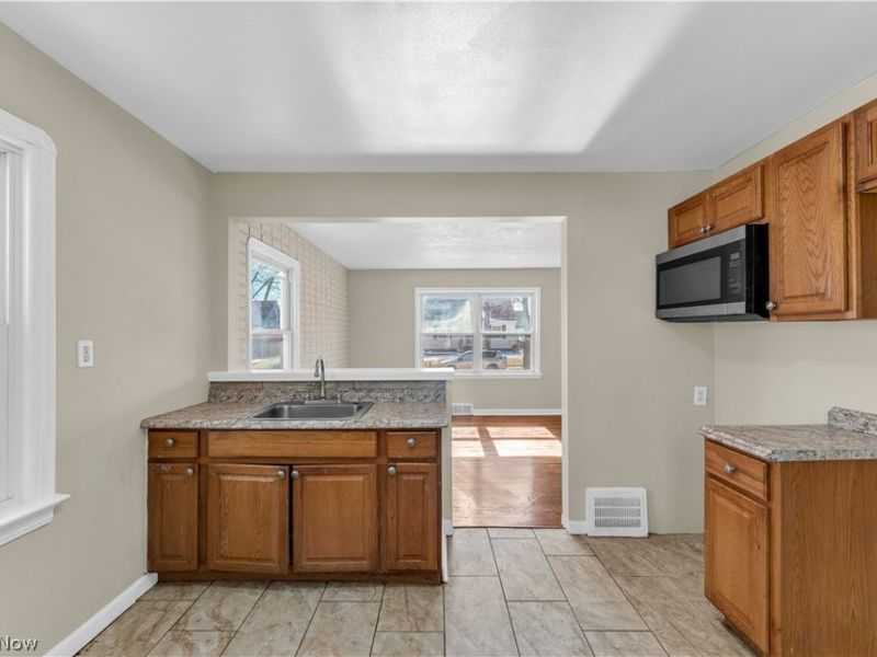 12004 Mortimer Avenue, Cleveland, OH 44111 Photo 8