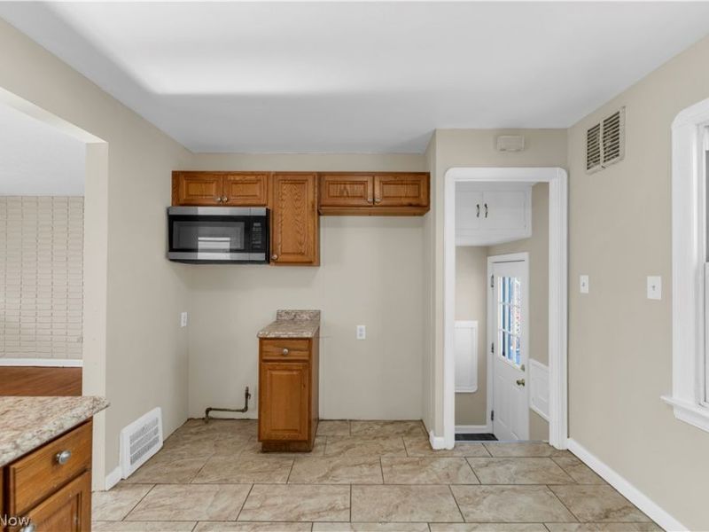 12004 Mortimer Avenue, Cleveland, OH 44111 Photo 9