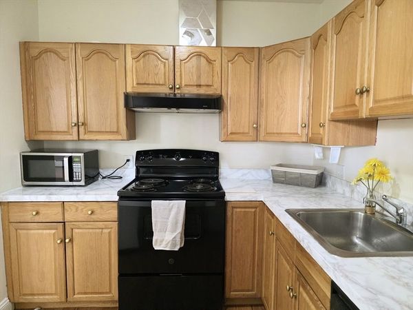 8 Tara Dr, Unit 4, Weymouth, MA 02188