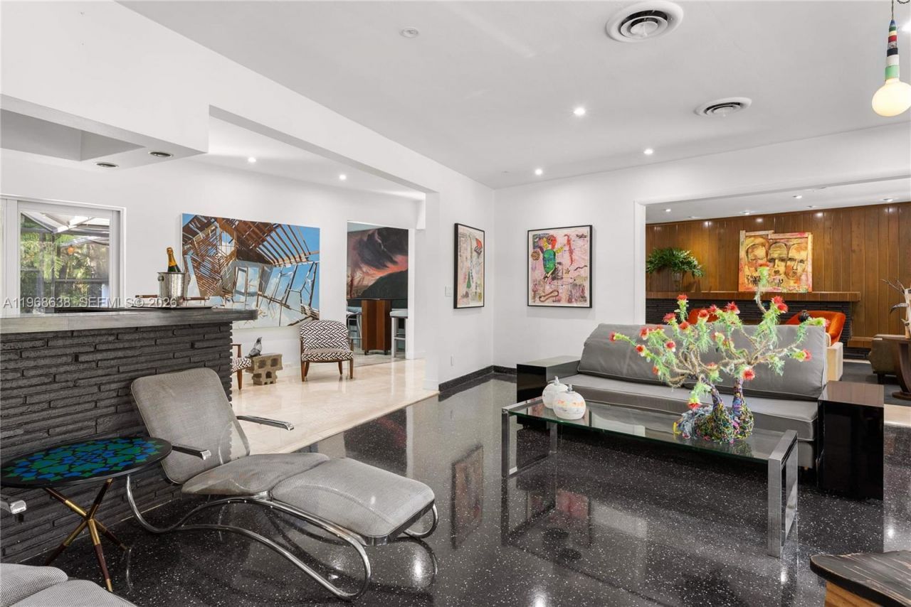 5600 N Bayshore Dr, Miami, FL 33137 Photo