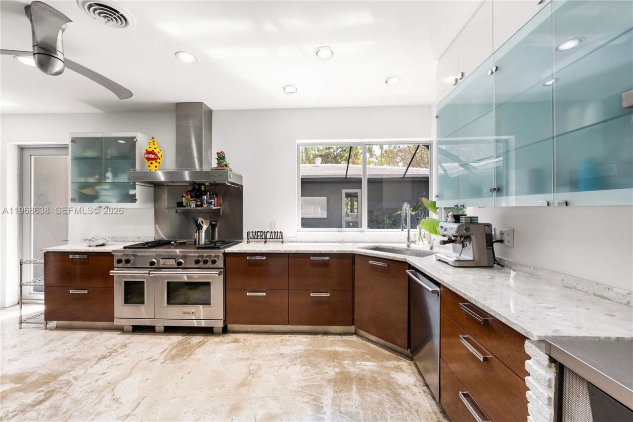 5600 N Bayshore Dr, Miami, FL 33137 Photo