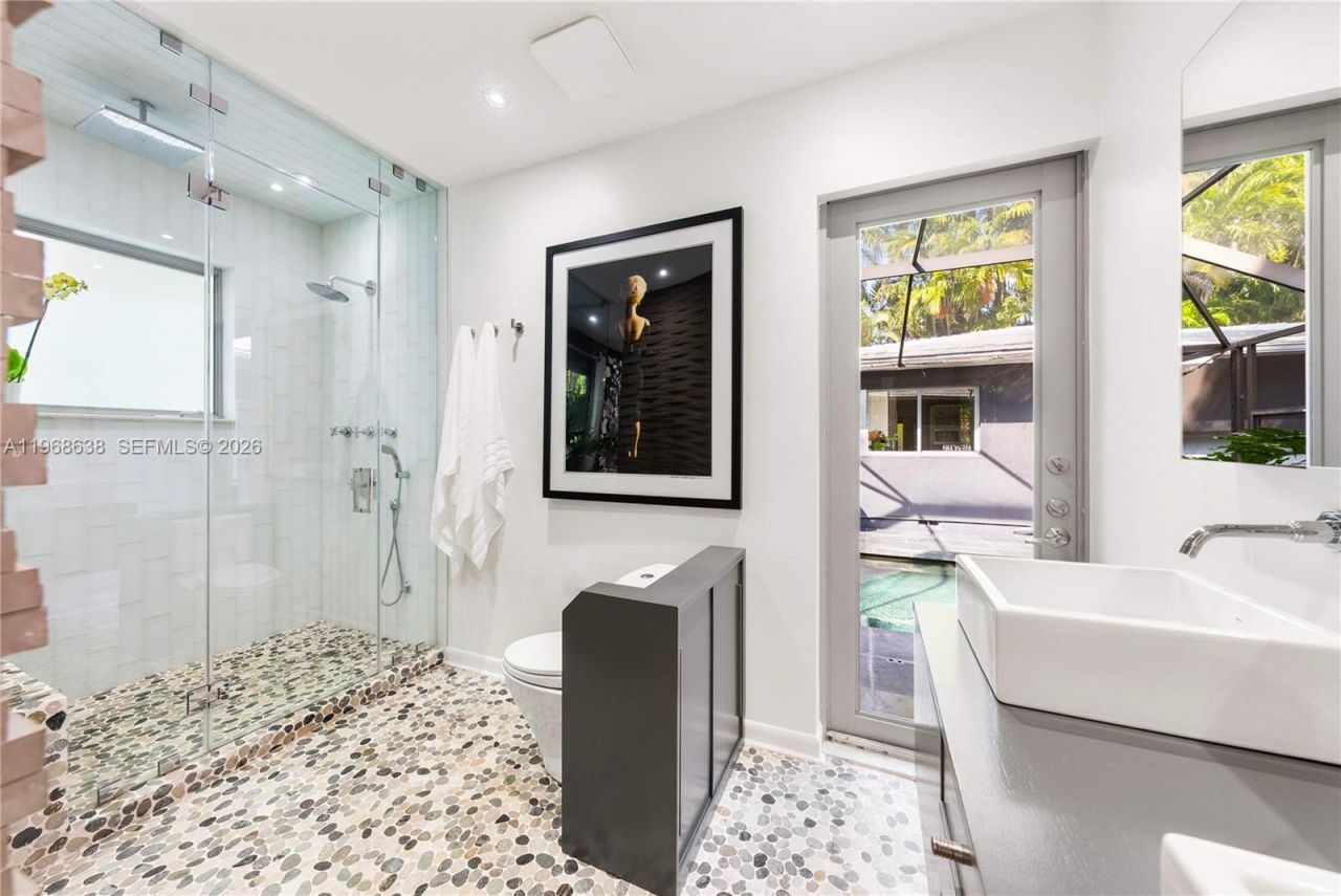 5600 N Bayshore Dr, Miami, FL 33137 Photo