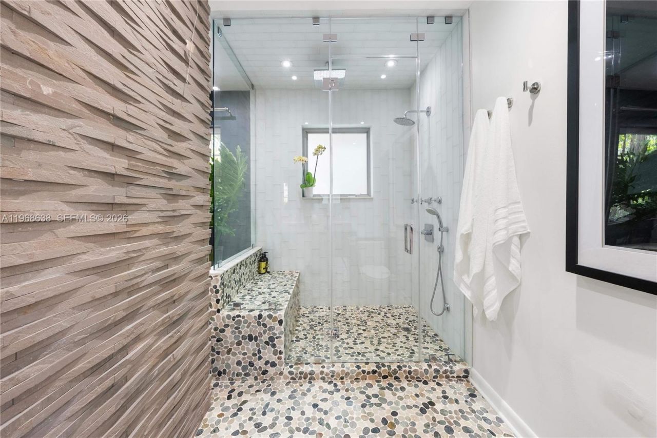 5600 N Bayshore Dr , Miami, FL 33137 Photo