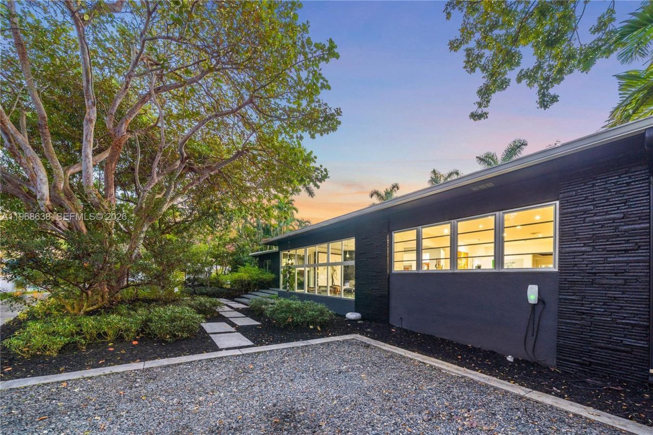 5600 N Bayshore Dr , Miami, FL 33137 Photo