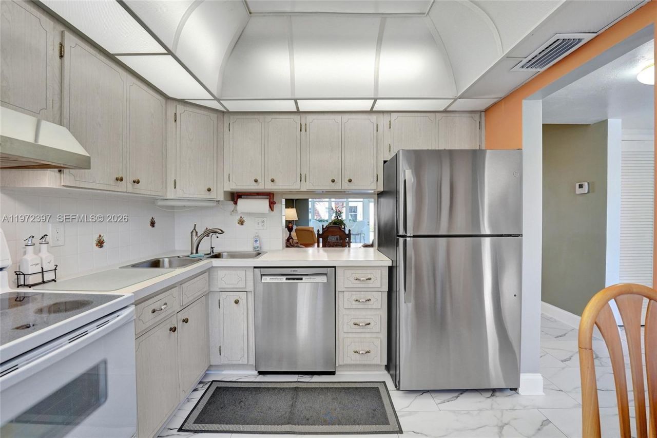 851 NE 14th Ave, Unit 401, Hallandale Beach, FL 33009 Photo