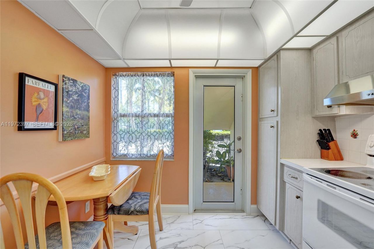 851 NE 14th Ave, Unit 401, Hallandale Beach, FL 33009 Photo