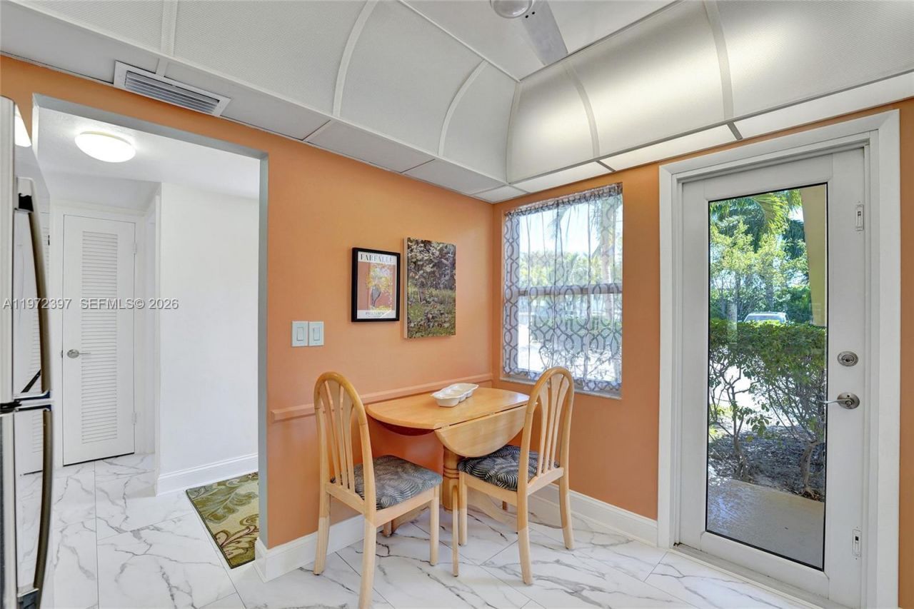 851 NE 14th Ave, Unit 401, Hallandale Beach, FL 33009 Photo