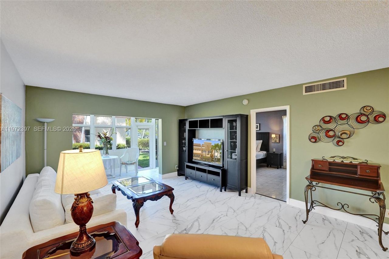 851 NE 14th Ave, Unit 401, Hallandale Beach, FL 33009 Photo