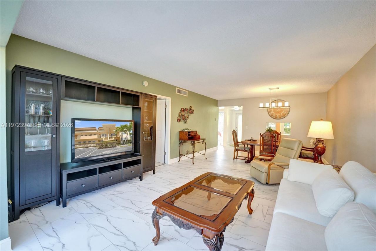 851 NE 14th Ave, Unit 401, Hallandale Beach, FL 33009 Photo