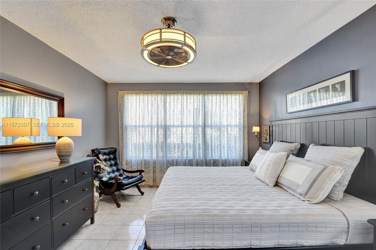 851 NE 14th Ave, Unit 401, Hallandale Beach, FL 33009 Photo