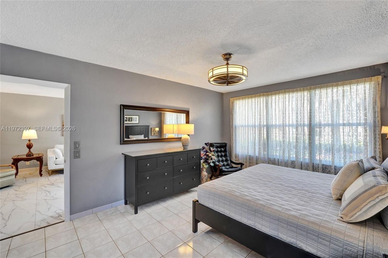 851 NE 14th Ave, Unit 401, Hallandale Beach, FL 33009 Photo