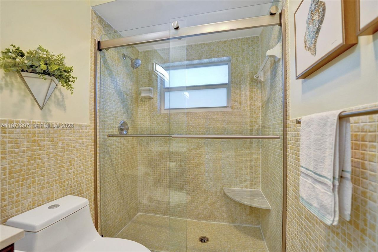 851 NE 14th Ave, Unit 401, Hallandale Beach, FL 33009 Photo