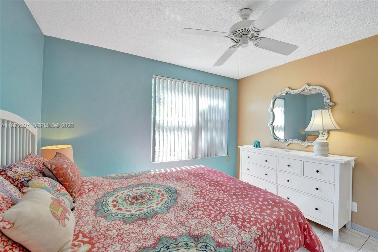 851 NE 14th Ave, Unit 401, Hallandale Beach, FL 33009 Photo