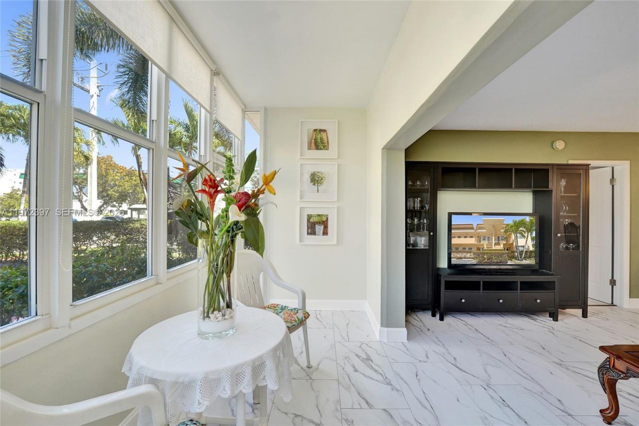 851 NE 14th Ave, Unit 401, Hallandale Beach, FL 33009 Photo