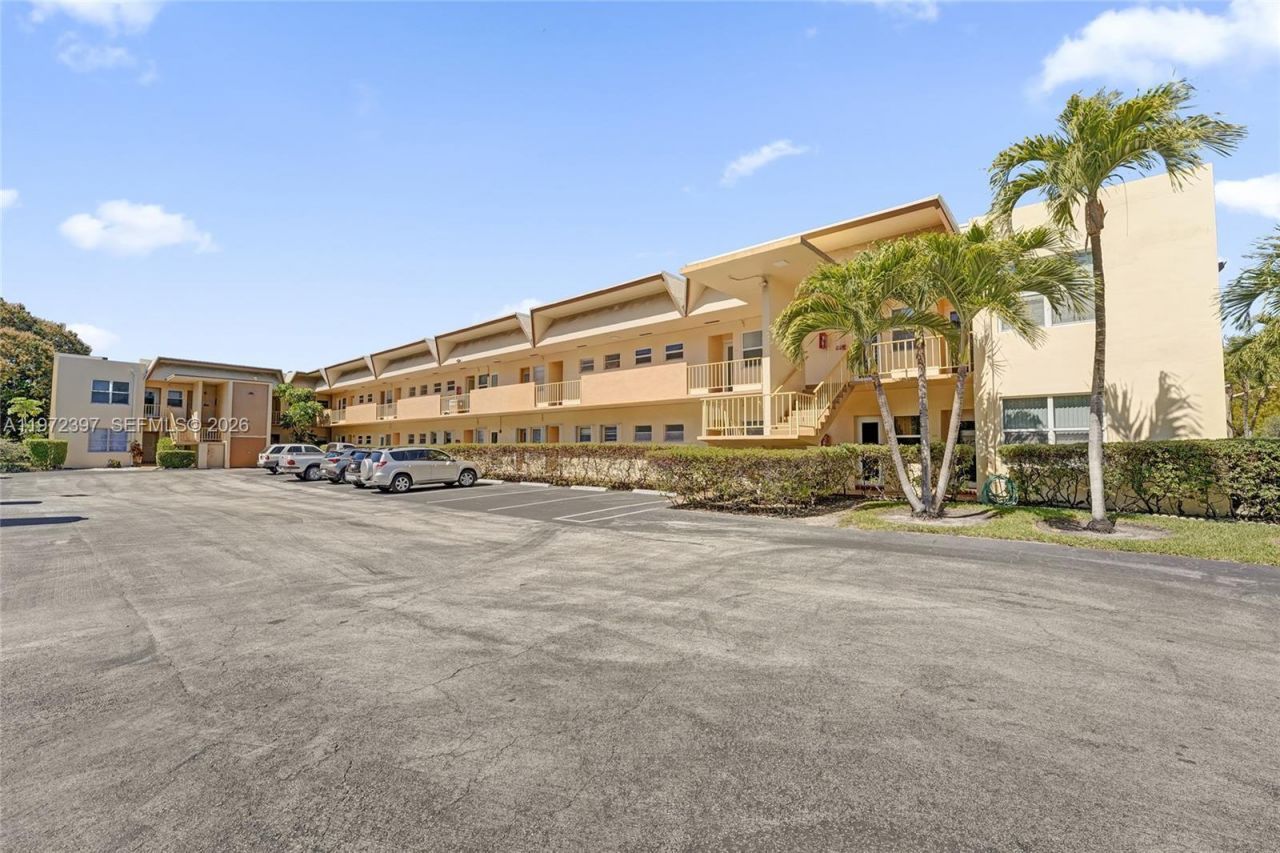 851 NE 14th Ave, Unit 401, Hallandale Beach, FL 33009 Photo