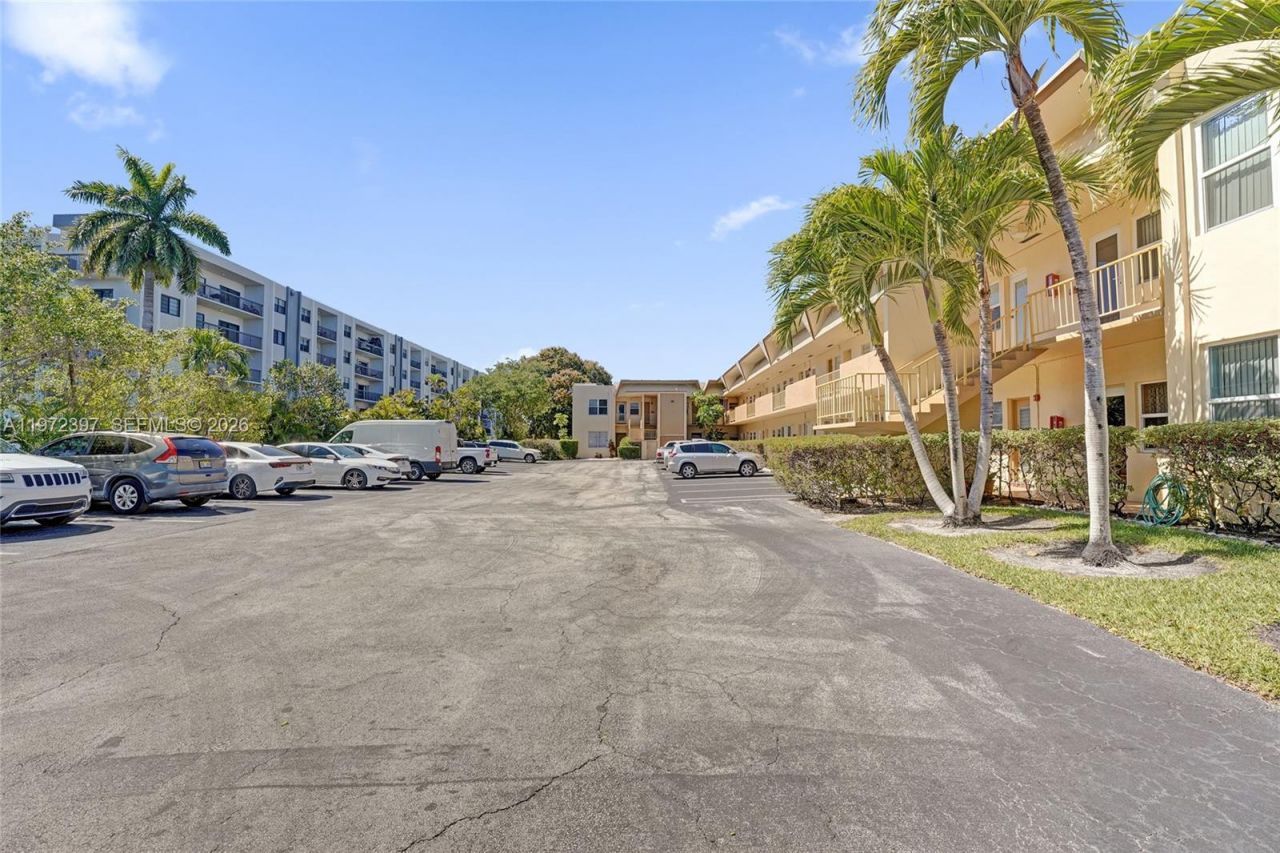 851 NE 14th Ave, Unit 401, Hallandale Beach, FL 33009 Photo