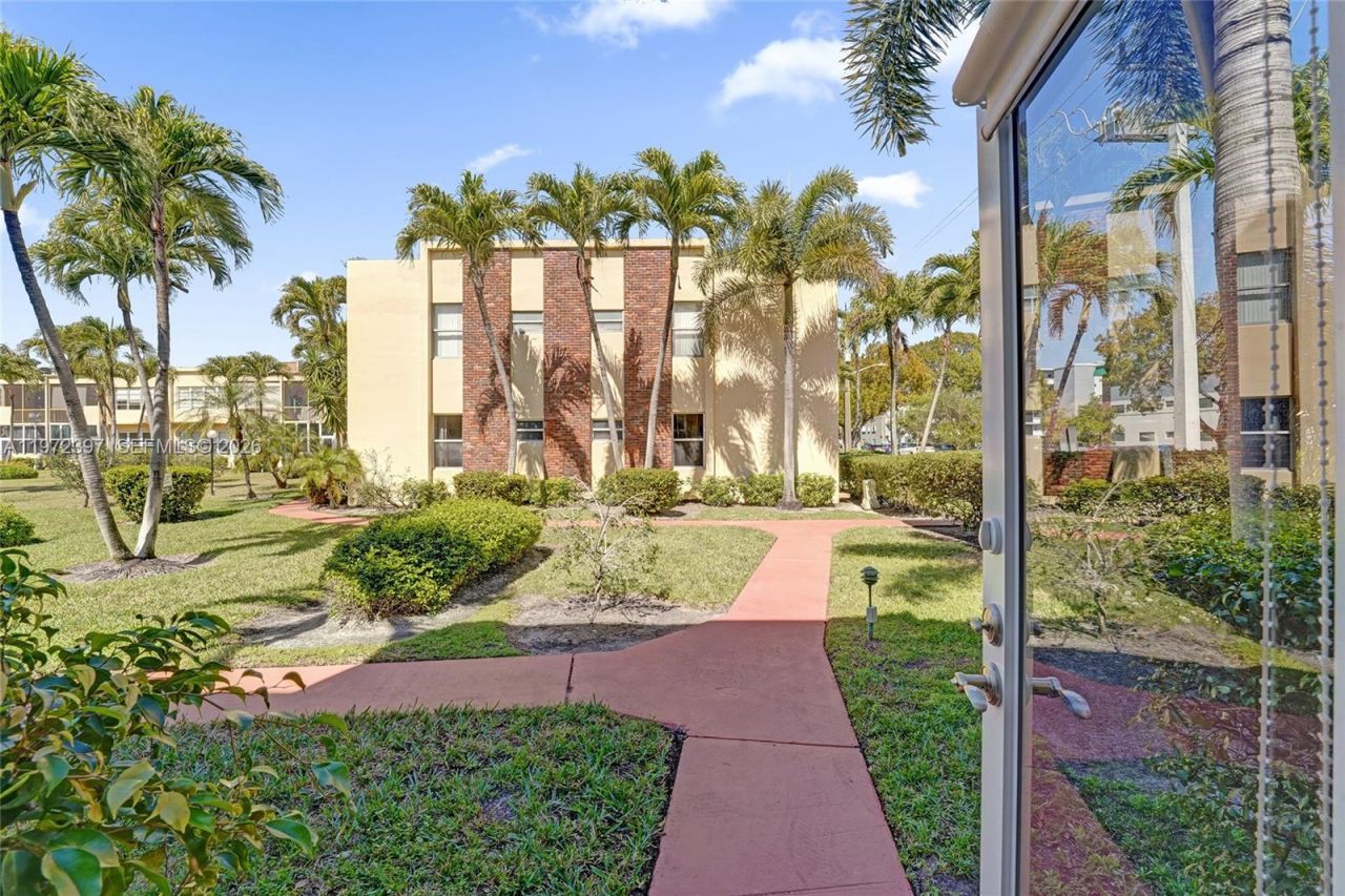 851 NE 14th Ave, Unit 401, Hallandale Beach, FL 33009 Photo