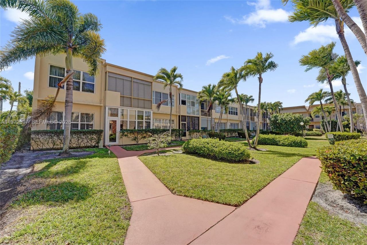 851 NE 14th Ave, Unit 401, Hallandale Beach, FL 33009 Photo