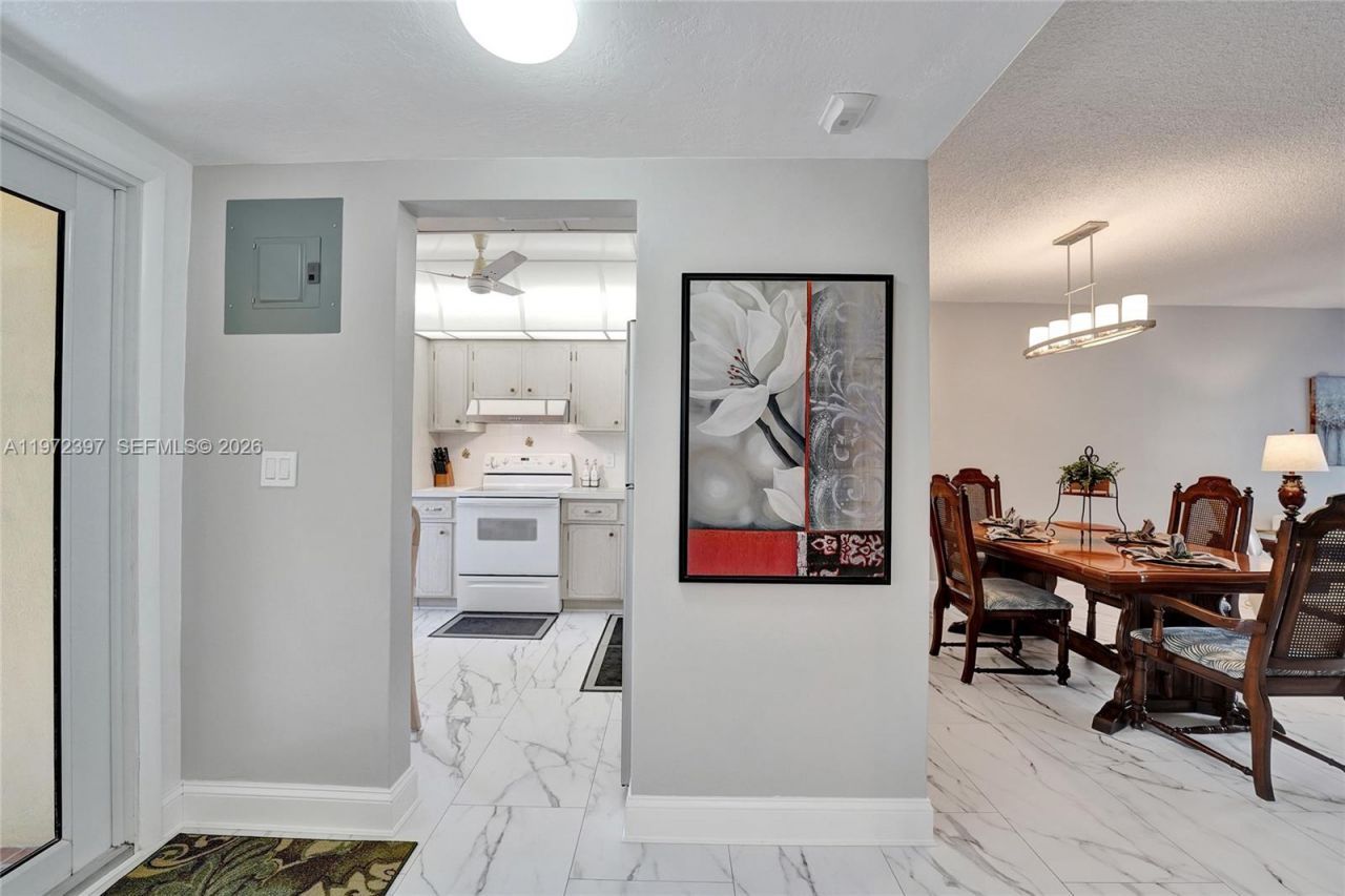 851 NE 14th Ave, Unit 401, Hallandale Beach, FL 33009 Photo