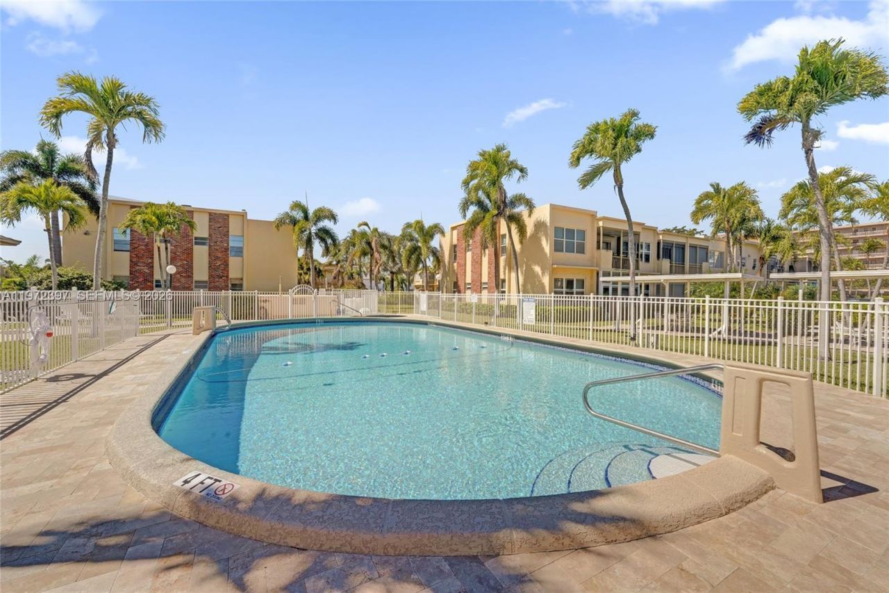 851 NE 14th Ave, Unit 401, Hallandale Beach, FL 33009 Photo