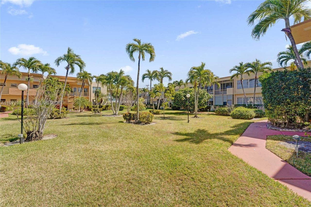 851 NE 14th Ave, Unit 401, Hallandale Beach, FL 33009 Photo
