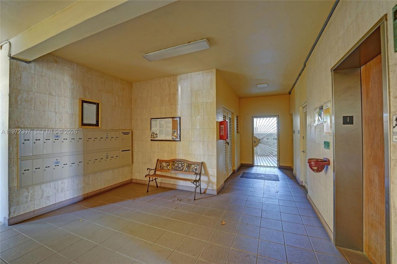 851 NE 14th Ave, Unit 401, Hallandale Beach, FL 33009 Photo