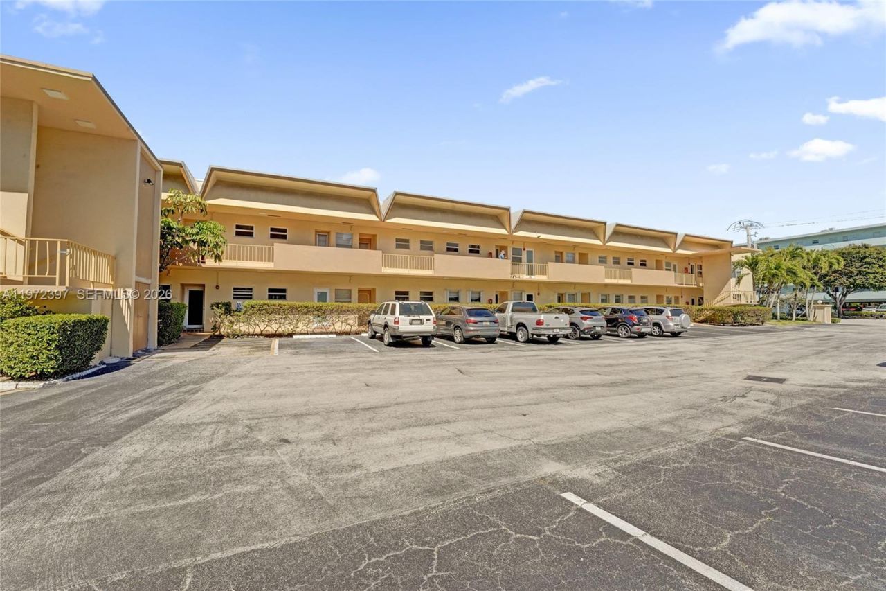 851 NE 14th Ave, Unit 401, Hallandale Beach, FL 33009 Photo