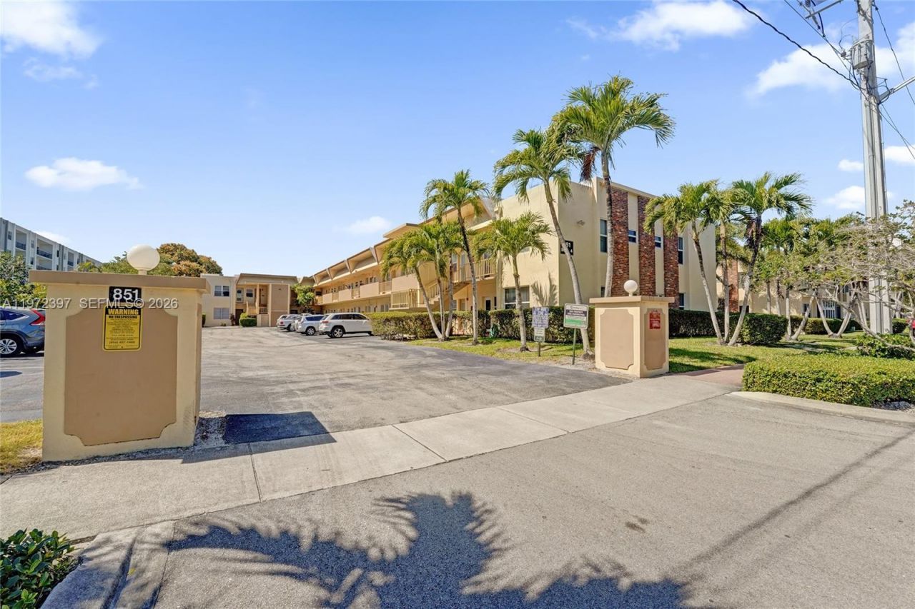 851 NE 14th Ave, Unit 401, Hallandale Beach, FL 33009 Photo
