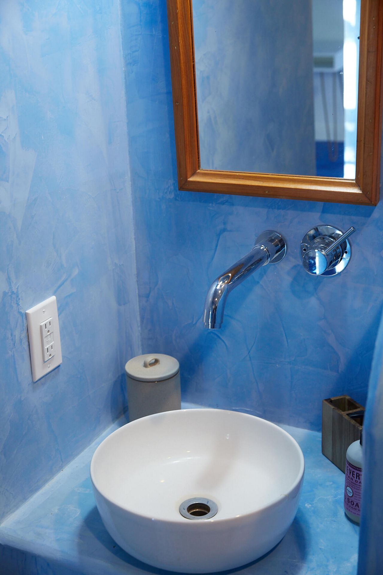 611 S Palmway, Lake Worth Beach, FL 33460 Photo