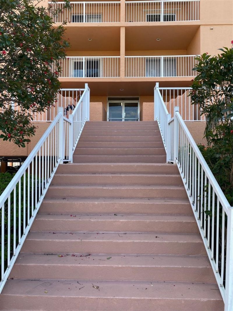 7430 Sunshine Skyway Lane S, Unit 305, Saint Petersburg, FL 33711 Main Photo