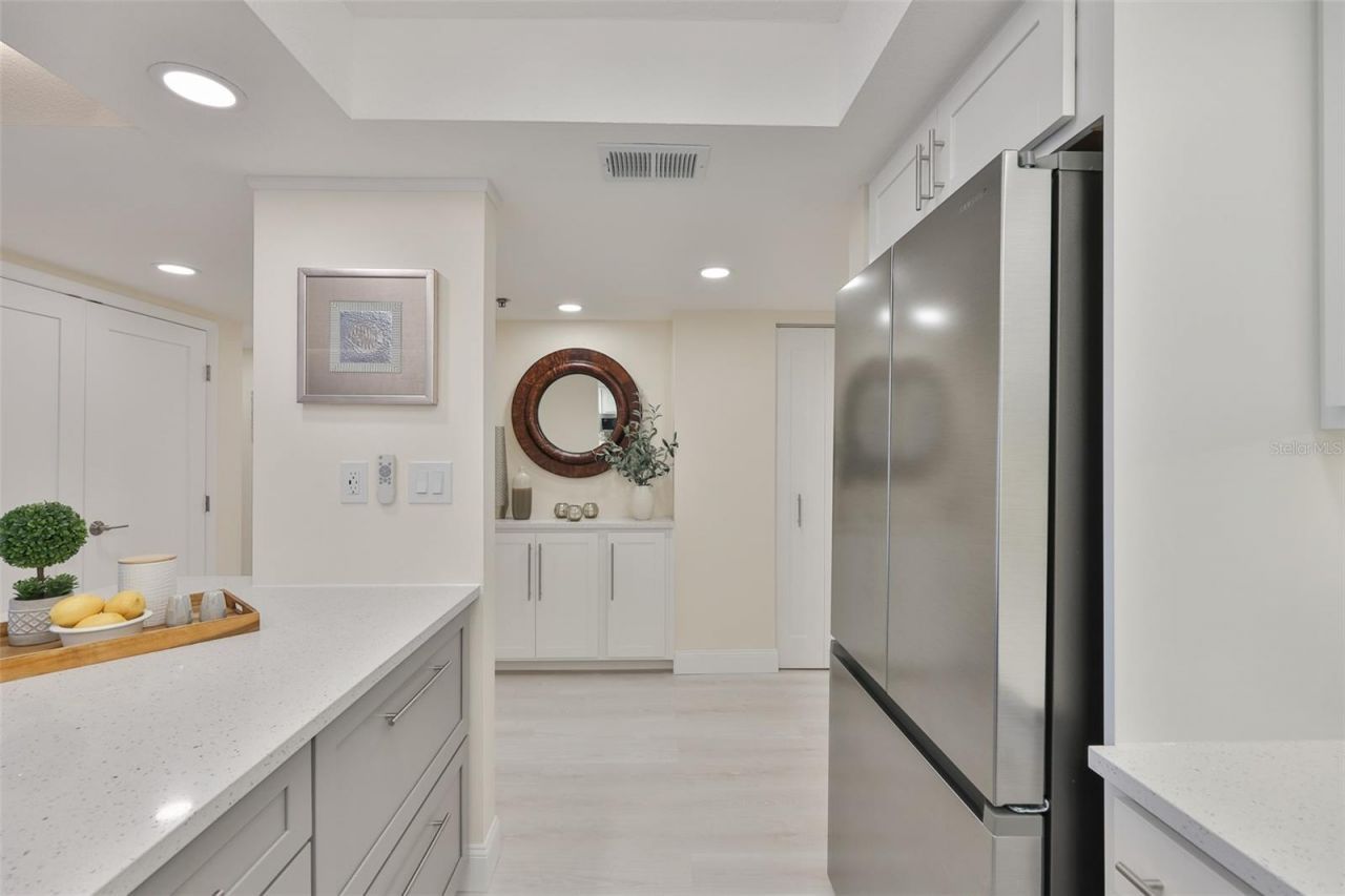 7430 Sunshine Skyway Lane S, Unit 305, Saint Petersburg, FL 33711 Photo