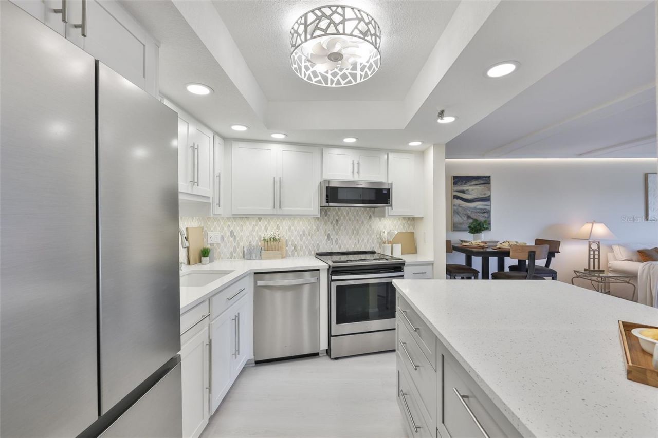 7430 Sunshine Skyway Lane S, Unit 305, Saint Petersburg, FL 33711 Photo