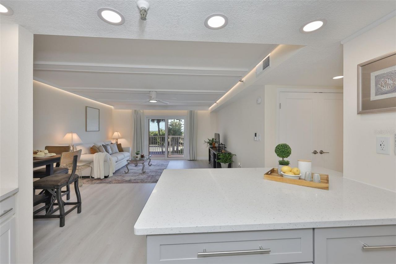 7430 Sunshine Skyway Lane S, Unit 305, Saint Petersburg, FL 33711 Photo