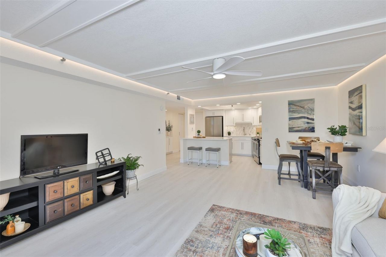 7430 Sunshine Skyway Lane S, Unit 305, Saint Petersburg, FL 33711 Photo