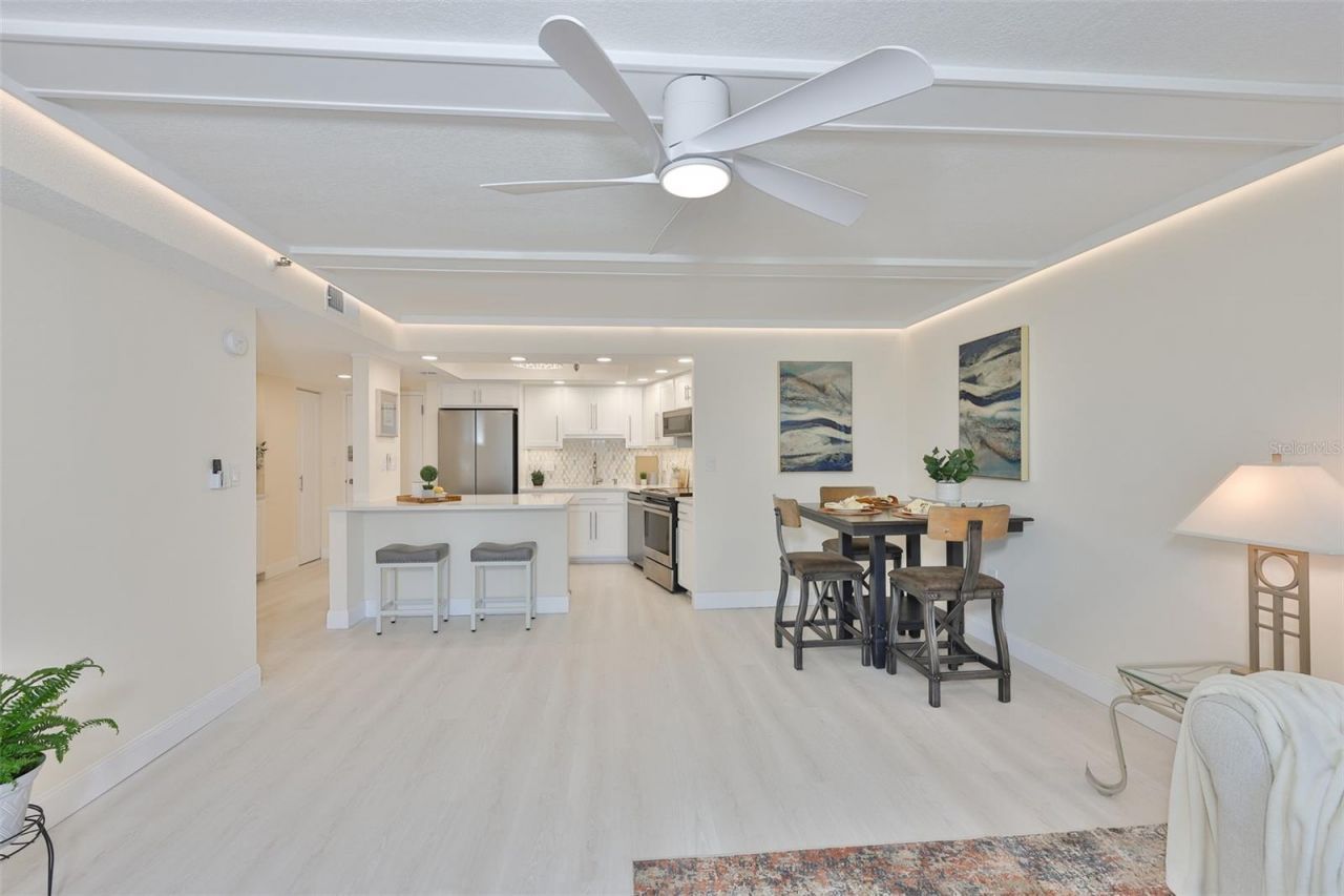 7430 Sunshine Skyway Lane S, Unit 305, Saint Petersburg, FL 33711 Photo