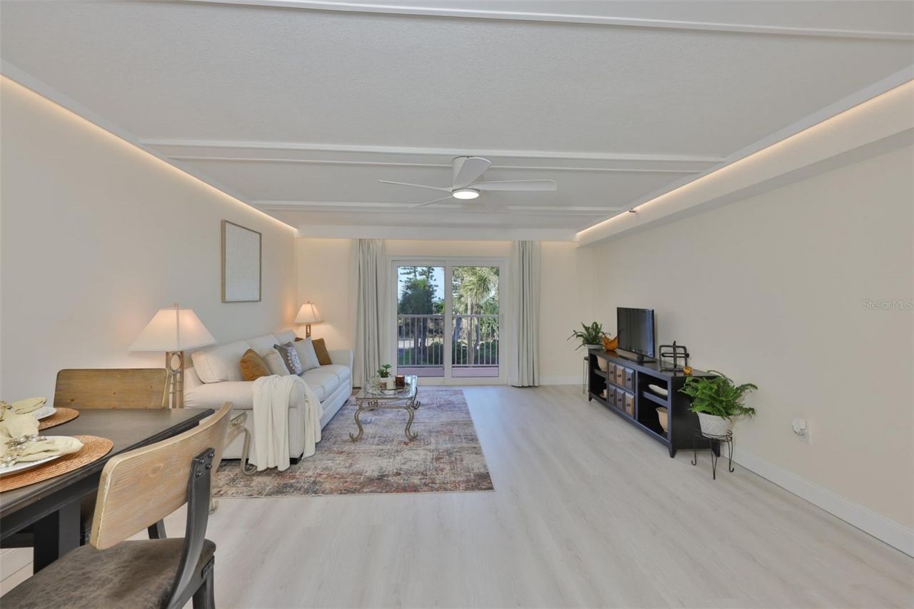 7430 Sunshine Skyway Lane S, Unit 305, Saint Petersburg, FL 33711 Photo